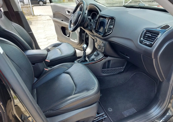 Jeep Compass cena 65900 przebieg: 171000, rok produkcji 2018 z Sanok małe 352